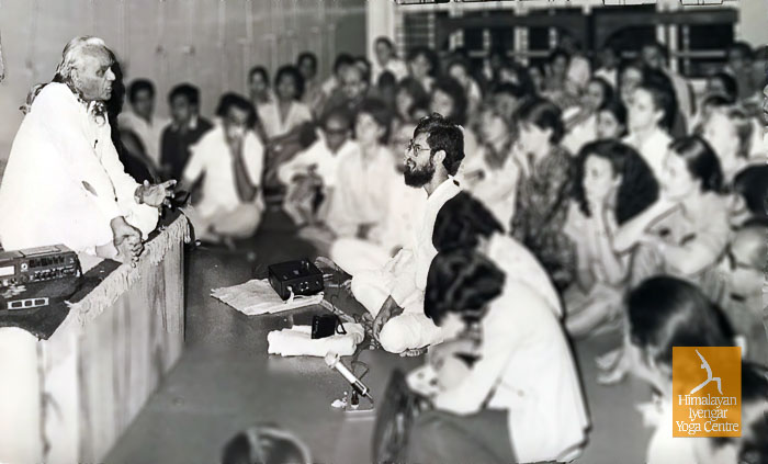 Guruji BKS Iyengar & Master Teacher Sharat Arora Guruji BKS Iyengar & Master Teacher Sharat Arora